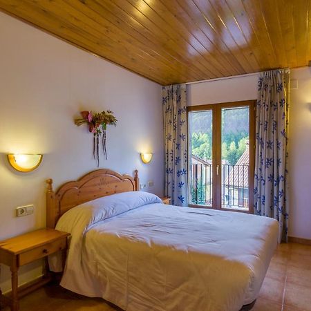 Hostal Cal Mestre Vilallonga de Ter Exterior foto