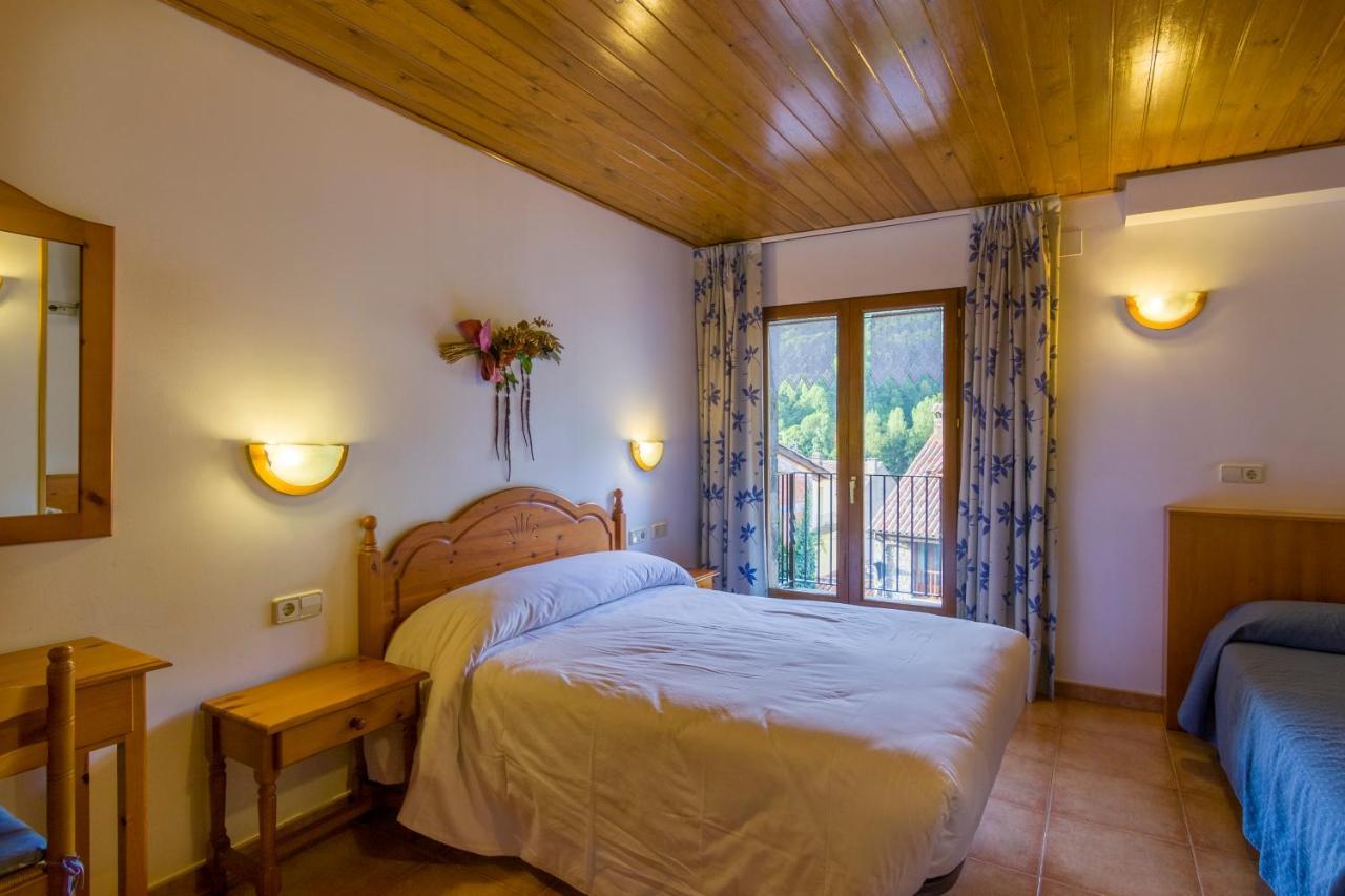 Hostal Cal Mestre Vilallonga de Ter Exterior foto