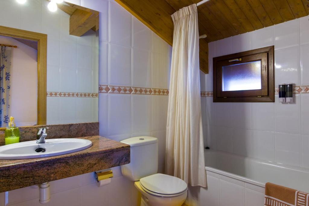 Hostal Cal Mestre Vilallonga de Ter Exterior foto